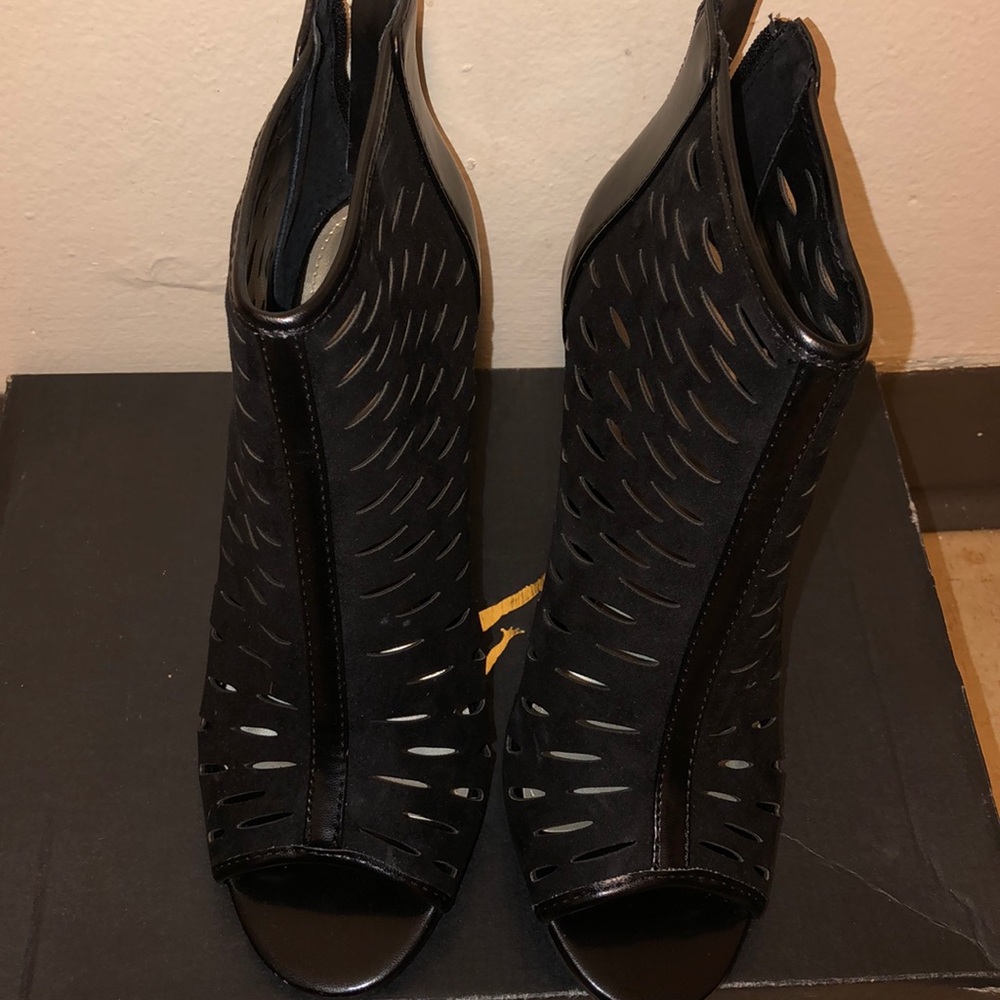 Ana Cornelius high heels